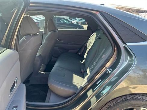 Used 2025 Hyundai Elantra SEL image 34