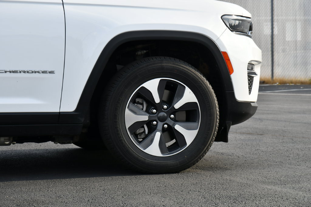 Used 2024 Jeep Grand Cherokee Limited 4xe AWD/4WD image 9