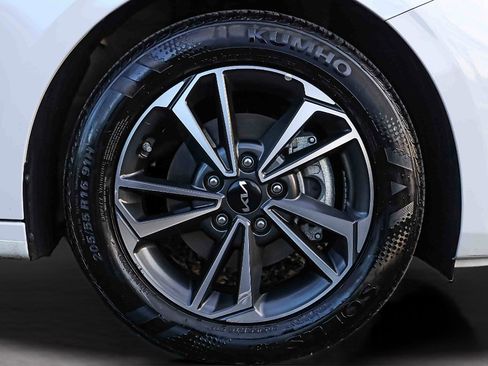 Certified 2024 Kia Forte LXS w/ LXS Technology Package FWD image 27