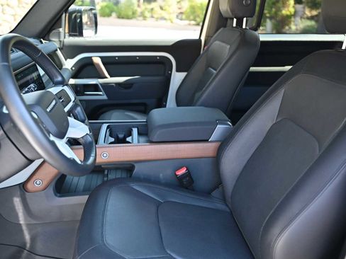 Used 2023 Land Rover Defender 90 X-Dynamic SE image 18