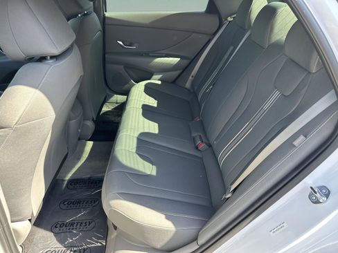 Used 2025 Hyundai Elantra SEL FWD image 18