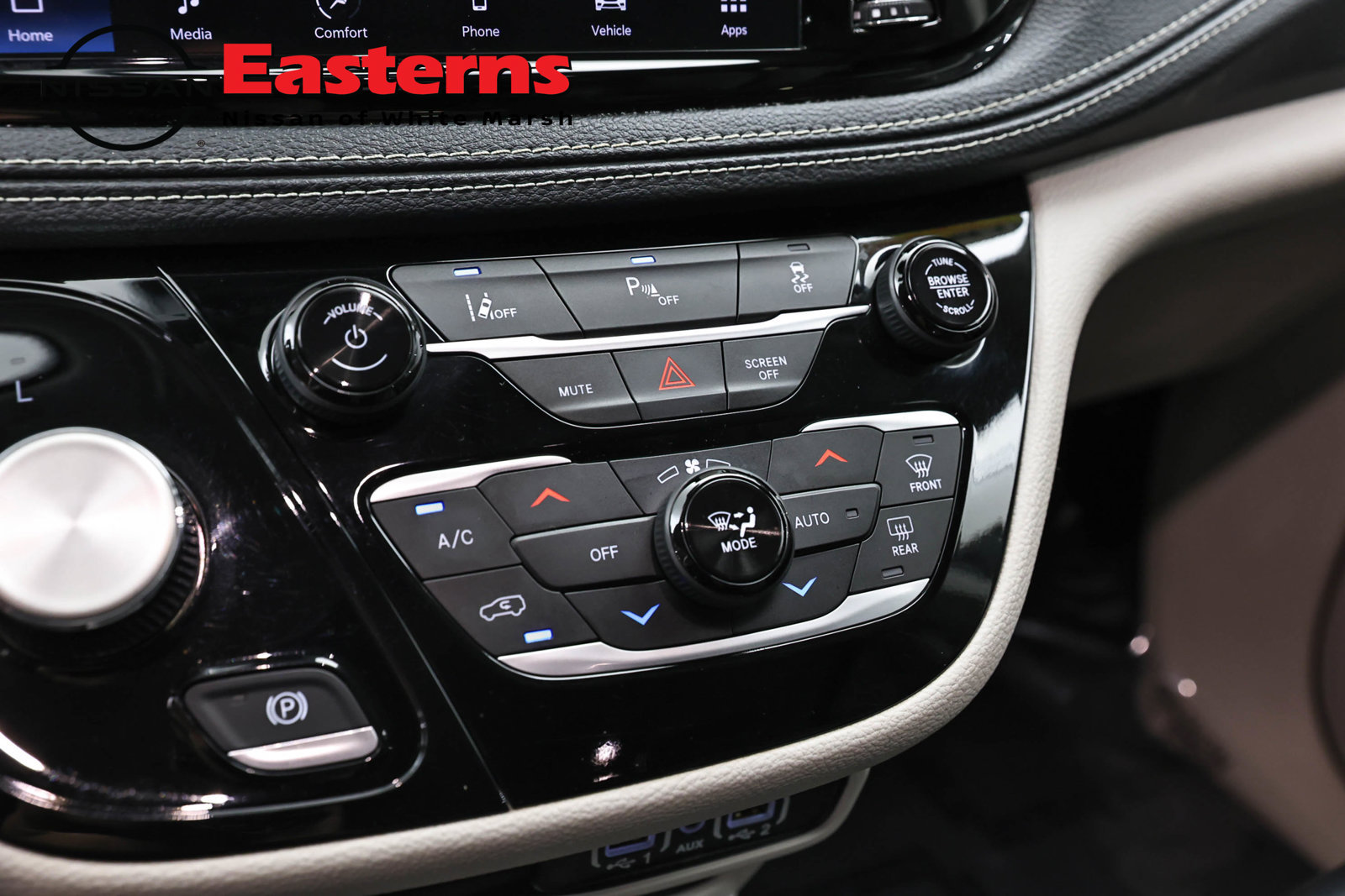 Used 2023 Chrysler Pacifica Touring-L FWD image 19
