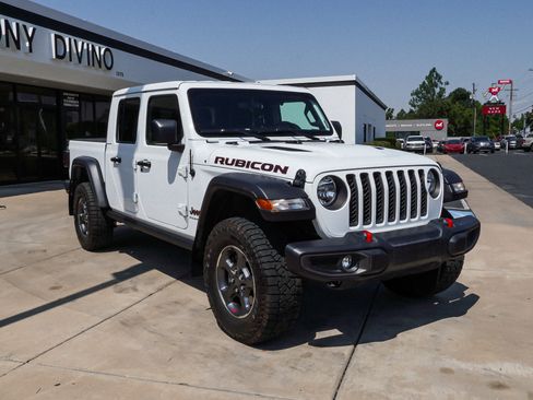 Used 2023 Jeep Gladiator Rubicon w/ Cold Weather Group AWD/4WD image 2