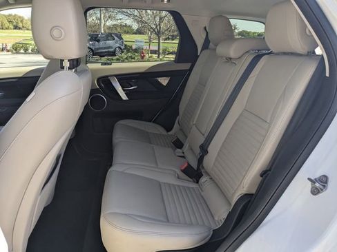 Used 2020 Land Rover Discovery Sport SE image 12