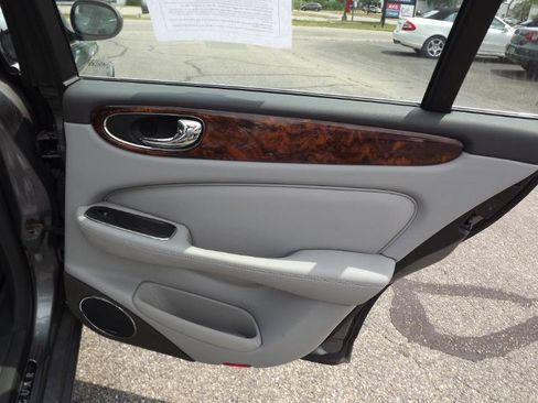 Used 2004 Jaguar XJ8 RWD image 26