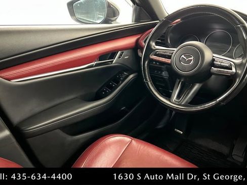Used 2021 MAZDA MAZDA3 Hatchback w/Premium Plus Pkg image 11