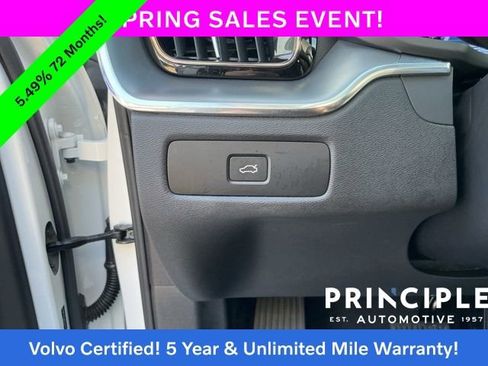 Certified 2025 Volvo XC60 B5 Core image 26