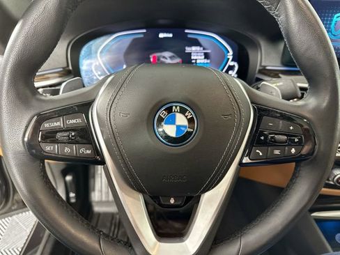 Used 2023 BMW 530e xDrive w/ Premium Package image 21