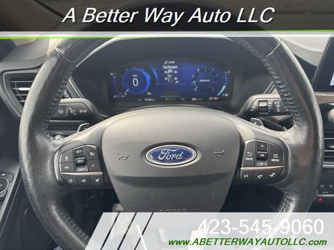 Used 2020 Ford Escape Titanium AWD/4WD image 9