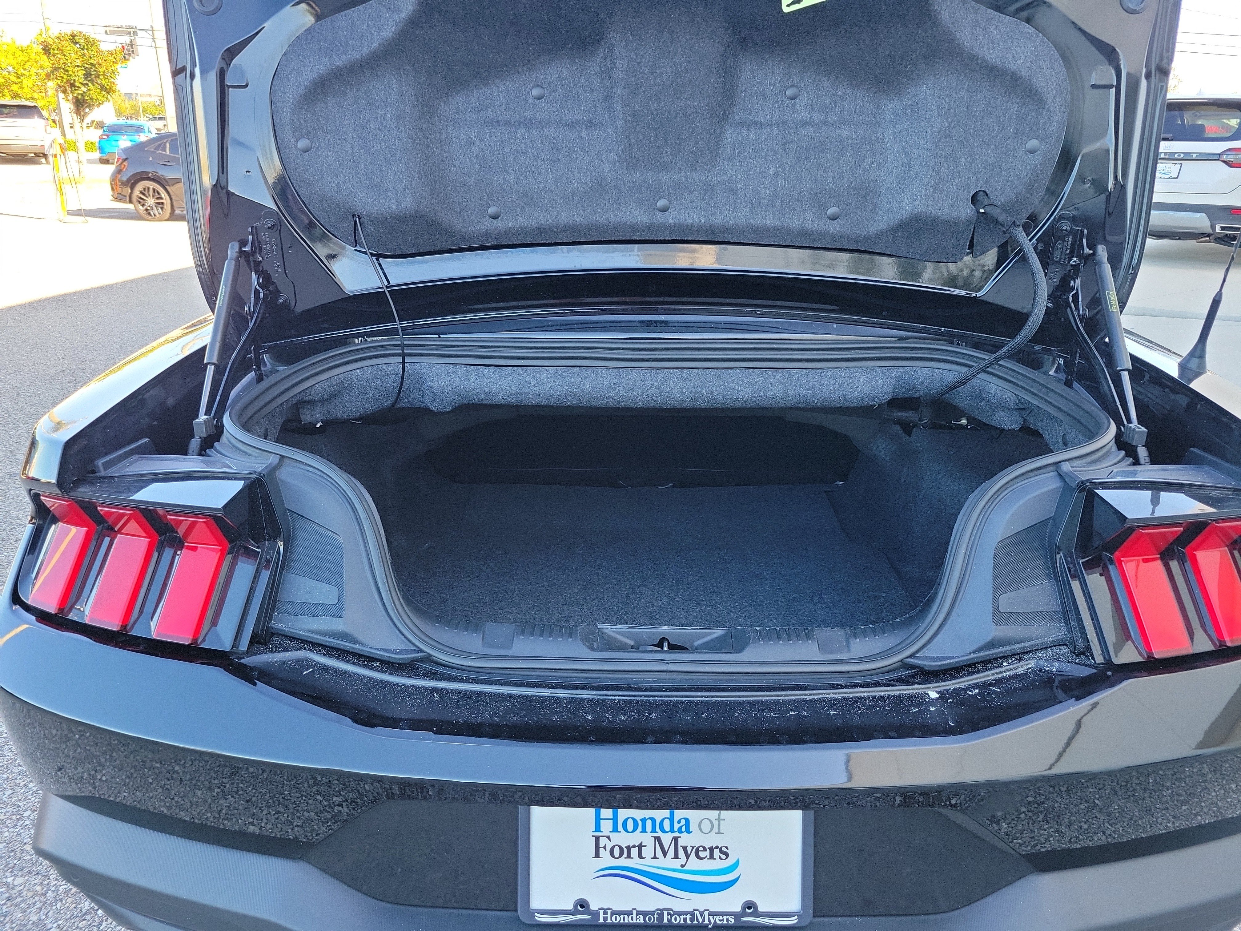 Used 2025 Ford Mustang Premium RWD image 7