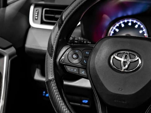 Used 2020 Toyota RAV4 XLE w/ Convenience Package FWD image 20