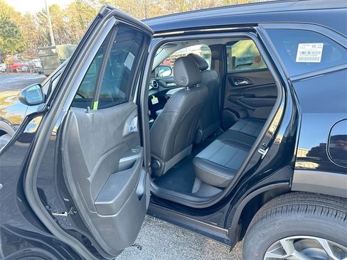 New 2026 Chevrolet Trax LT w/ Sunroof Package image 29