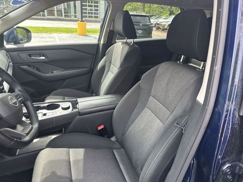 Used 2025 Nissan Rogue SV AWD/4WD image 15