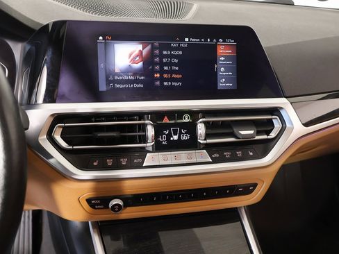 Used 2022 BMW 330i xDrive 330i xDrive w/ Driving Assistance Package image 5