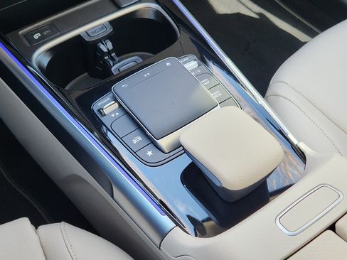 Certified 2022 Mercedes-Benz GLB 250 4MATIC image 21