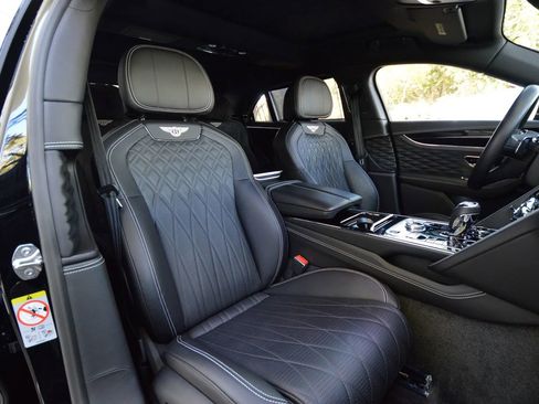 Used 2022 Bentley Flying Spur V8 image 59