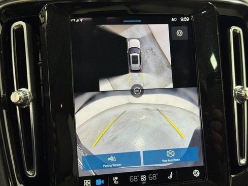 Used 2025 Volvo XC40 B5 Ultra image 25