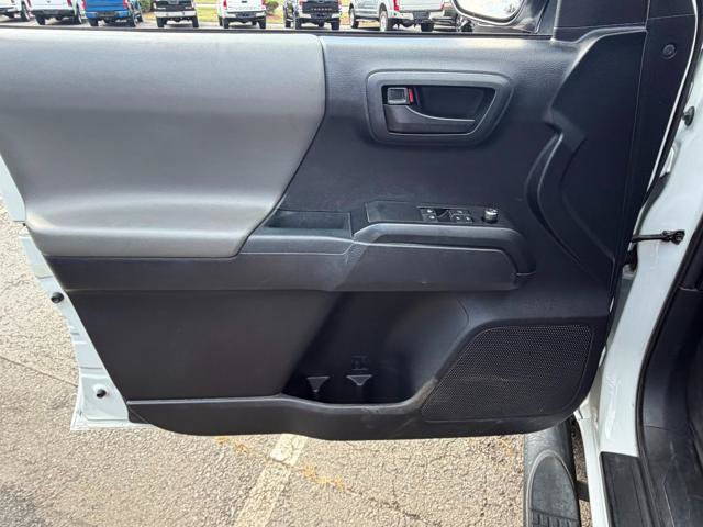 Used 2017 Toyota Tacoma SR AWD/4WD image 10