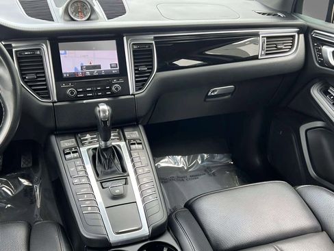 Used 2018 Porsche Macan GTS w/ Premium Package Plus AWD/4WD image 32