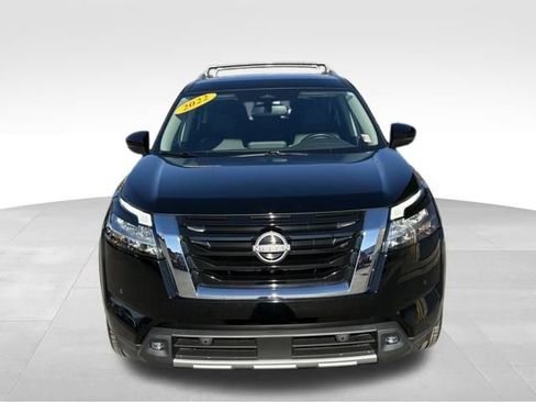 Used 2022 Nissan Pathfinder SL image 2