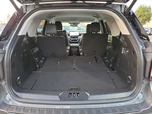 Used 2025 Ford Explorer Active w/ Active Comfort Package RWD image 21