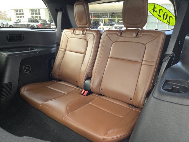 Used 2024 Lincoln Aviator Reserve w/ Elements Package Plus AWD/4WD image 17