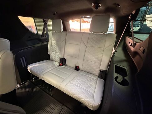 Used 2025 Cadillac Escalade ESV V image 11