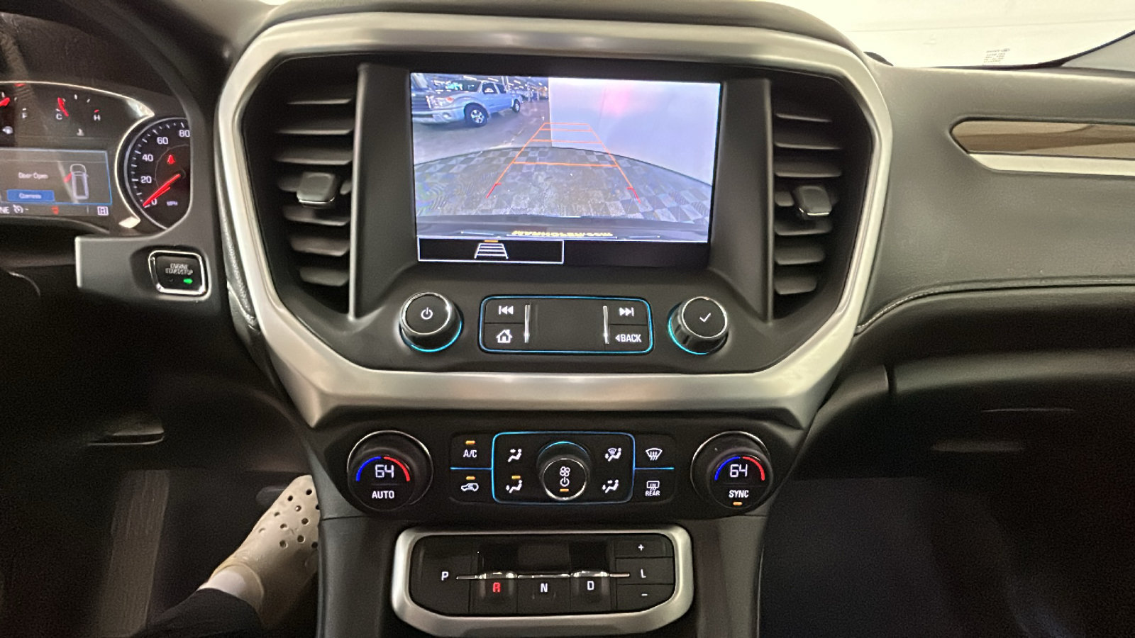 Used 2020 GMC Acadia SLE w/ Driver Convenience Package FWD image 29