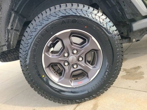 Used 2021 Jeep Gladiator Rubicon w/ Cold Weather Group image 10