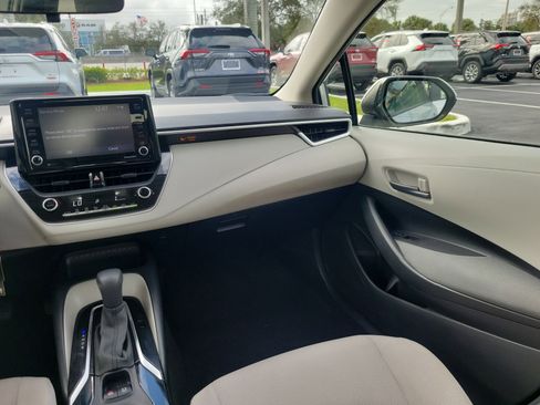 Used 2022 Toyota Corolla LE image 17