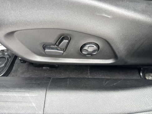 Used 2019 Jeep Compass Latitude w/ Popular Equipment Group image 12