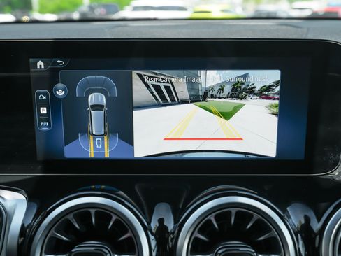 Used 2025 Mercedes-Benz GLB 250 image 15