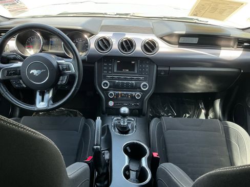 Used 2017 Ford Mustang GT w/ Black Accent Package RWD image 9