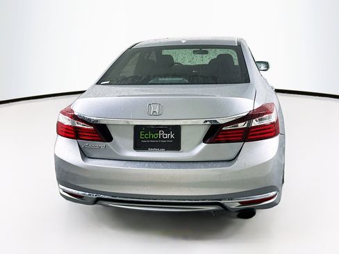 Used 2016 Honda Accord EX image 7