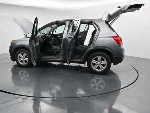 Used 2020 Chevrolet Trax LS FWD image 28
