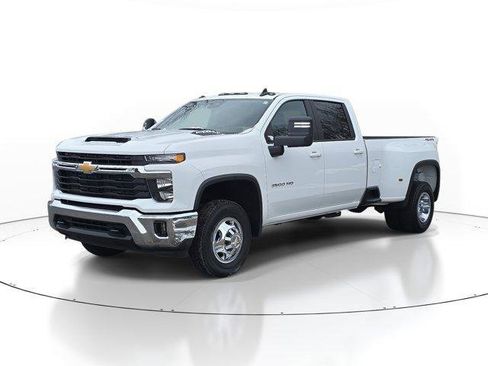 Used 2024 Chevrolet Silverado 3500 LT w/ Convenience Package image 2