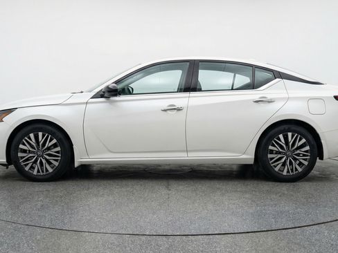 Used 2025 Nissan Altima 2.5 SV image 5