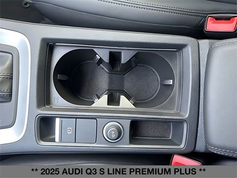 Used 2025 Audi Q3 2.0T Premium Plus w/ Premium Plus Package image 31