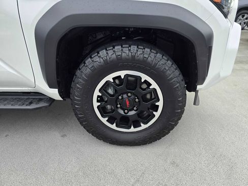 Certified 2025 Toyota 4Runner TRD Off-Road image 10
