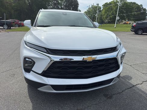 Used 2024 Chevrolet Blazer LT w/ Convenience Package FWD image 3