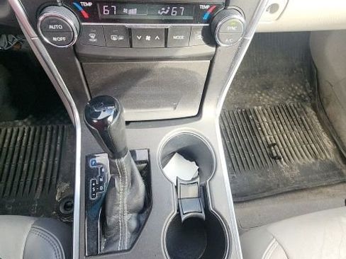 Used 2016 Toyota Camry XLE w/ Moonroof Package image 12