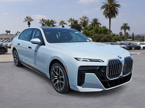 New 2025 BMW 750e xDrive w/ Premium Package image 3