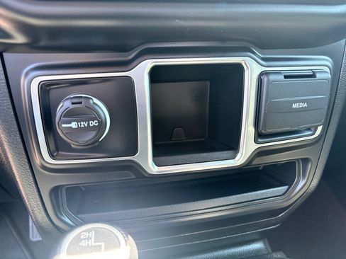 Used 2022 Jeep Gladiator Sport w/ Trailer Tow Package AWD/4WD image 19