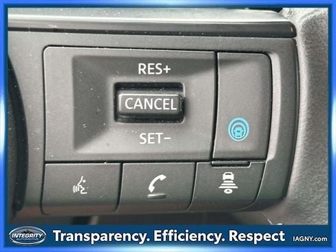 Used 2025 Nissan Pathfinder SV AWD/4WD image 33