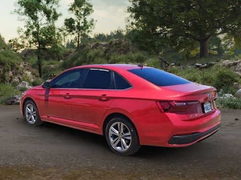 Used 2022 Volkswagen Jetta SE w/ Panoramic Sunroof Package FWD image 5