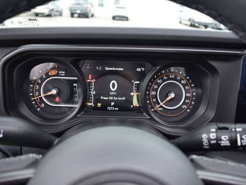 Used 2025 Jeep Wrangler Unlimited Rubicon image 17