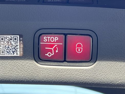 Certified 2026 Mercedes-Benz GLC 300 4MATIC image 32