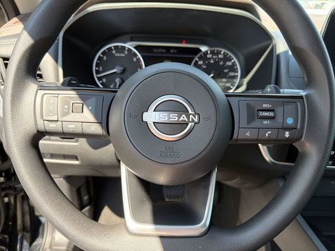 Used 2023 Nissan Rogue SV FWD image 13