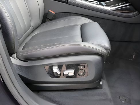 Used 2022 BMW X7 M50i w/ Dynamic Handling Package AWD/4WD image 12