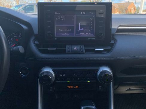 Used 2021 Toyota RAV4 XLE Premium image 16